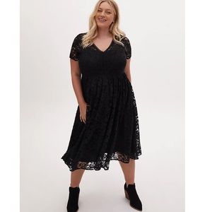 TORRID BLACK LACE LADDER INSET MIDI DRESS